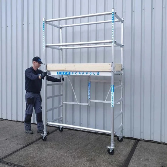 Kokkupandav alumiiniumtelling / maalripukk Compact 1+2 3,5 m töökõrgus* Kokkupandav alumiiniumtelling / maalripukk Compact 1+2 3,5 m töökõrgus*