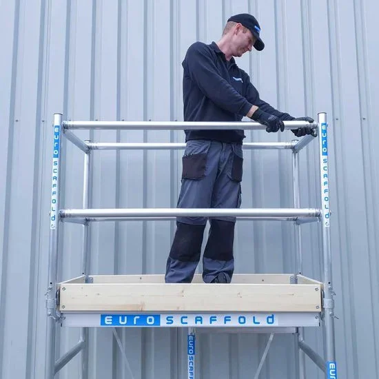 Kokkupandav alumiiniumtelling / maalripukk Compact 1+2 3,5 m töökõrgus* Kokkupandav alumiiniumtelling / maalripukk Compact 1+2 3,5 m töökõrgus*