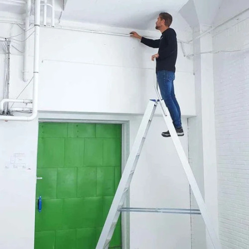 Kahepoolne 11 astmega trepp